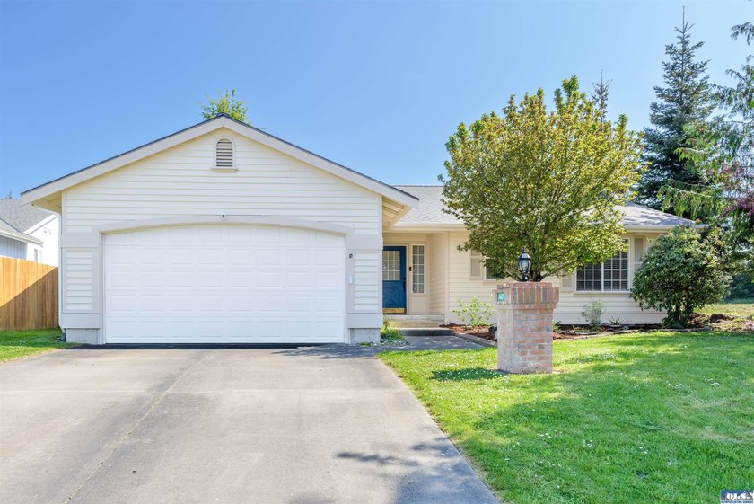 Move in ready home surrounded by a green-belt on two sides in - photo 5
