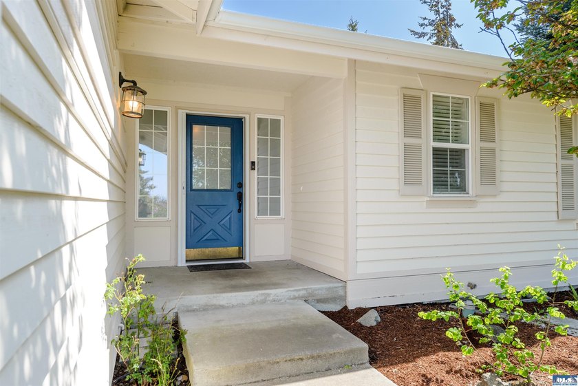 Move in ready home surrounded by a green-belt on two sides in - photo 10