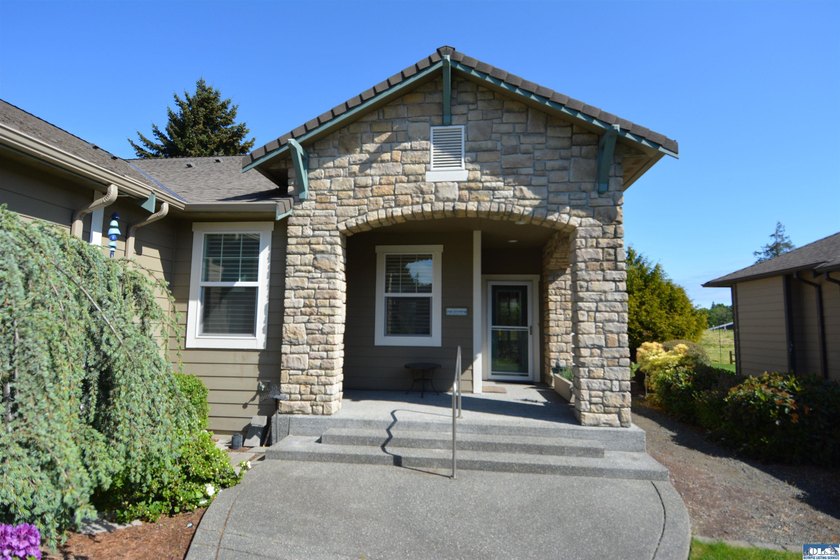 Enjoy low-maintenance living in this beautiful 2-bedroom, 2-bath - photo 5