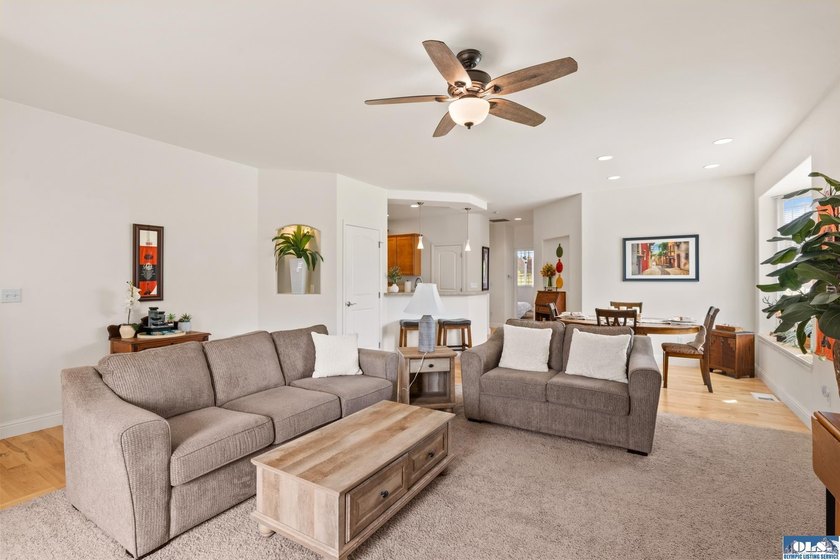 Beautiful single-level townhome in desirable Maple Ridge Estates - photo 7