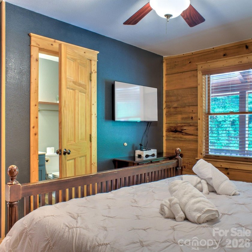Escape to the Blue Ridge Mountains in the cabin retreat you've - photo 12