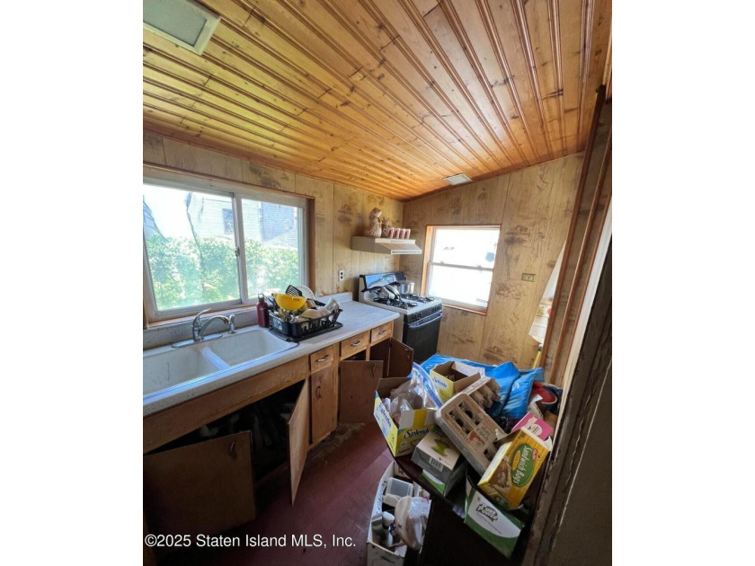 Attention builders - Handyman special 50 x 100 lot, needs total - photo 4