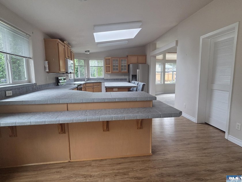 Space and natural light abound in this beautifully maintained - photo 9