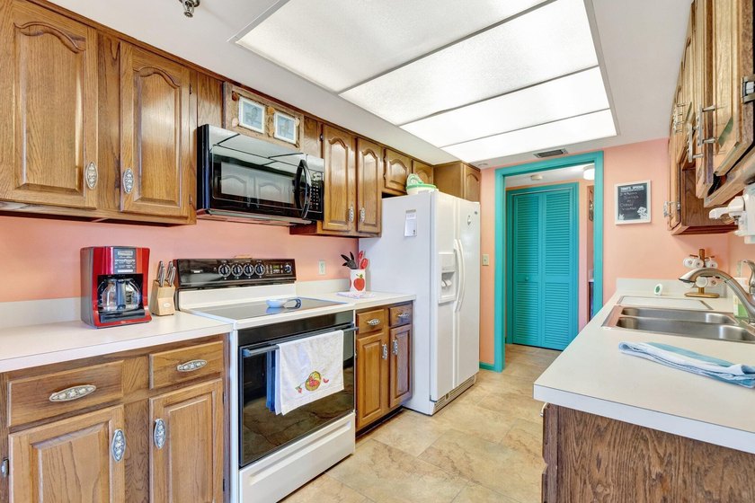 Paradise Found!!! 2nd floor 2/2 Seascape I condo in desirable - photo 10