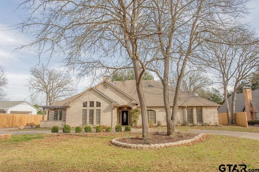 This beautifully updated home strikes that perfect balance - photo 2