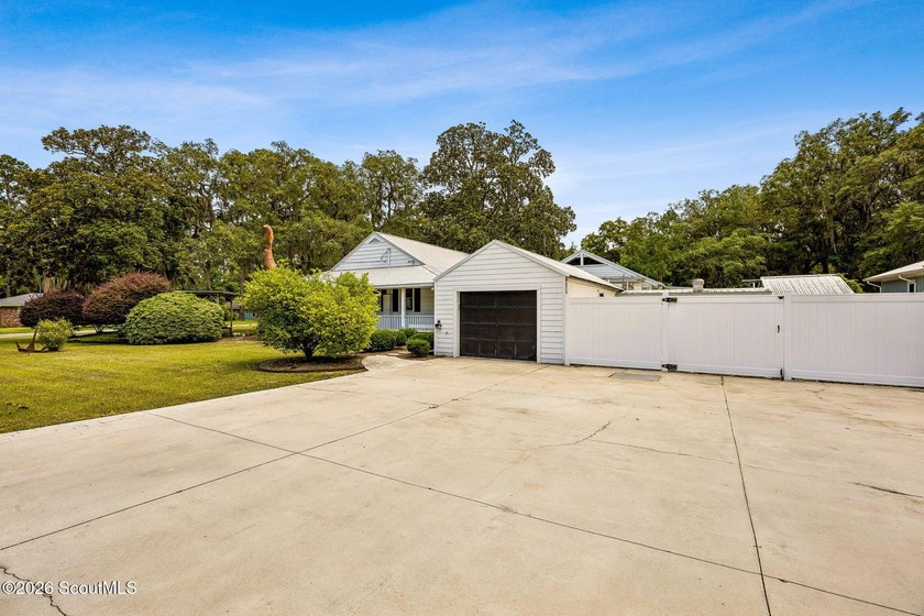 Timeless character and thoughtful updates converge at 309 Mahan - photo 6