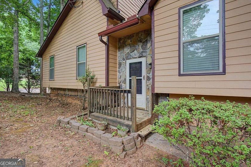 Looking for a home you can make your own? This split-foyer home - photo 6