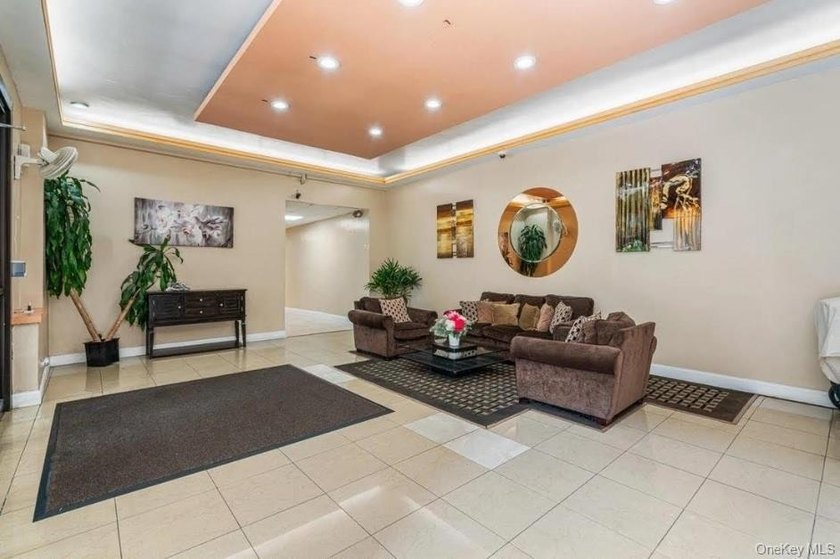 Beautiful 1-bedroom apartment in the heart of Forest Hills! This - photo 2
