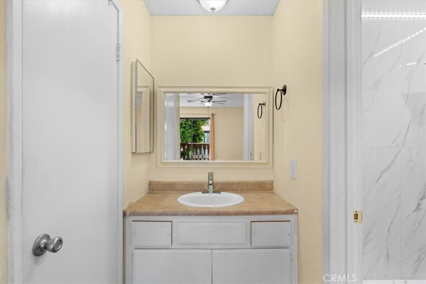 Welcome to Bayhill Ct! Welcome to this beautifully maintained - photo 22