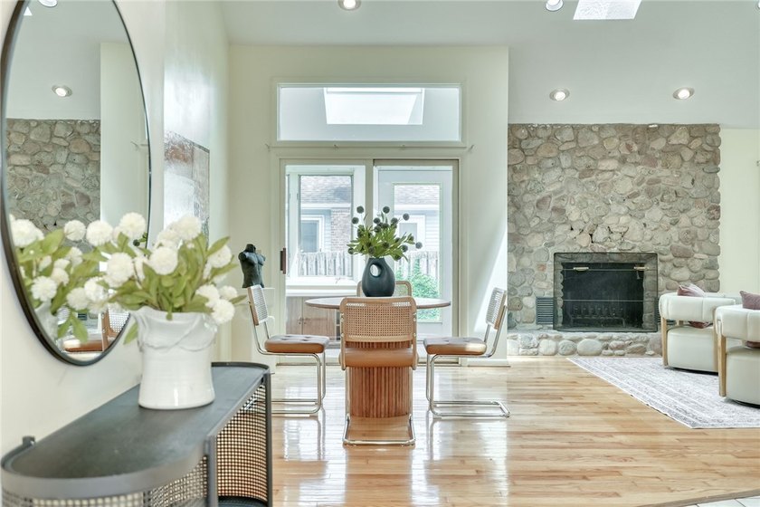 Welcome to 14 Gailhaven Court! Located on a quiet cul-de-sac in - photo 2