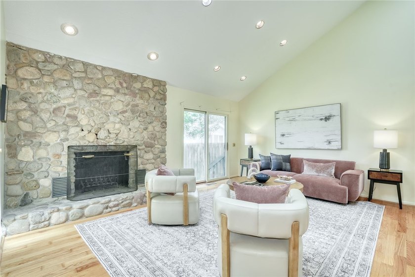 Welcome to 14 Gailhaven Court! Located on a quiet cul-de-sac in - photo 6