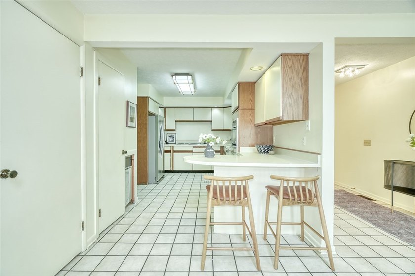 Welcome to 14 Gailhaven Court! Located on a quiet cul-de-sac in - photo 8