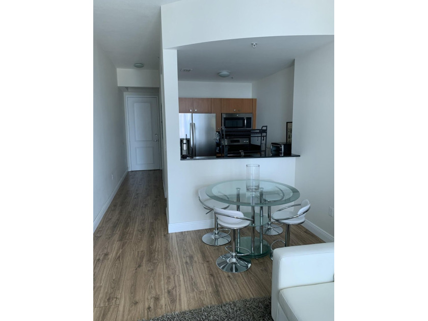Boutique building in the desirable Edgewater neighborhood with - photo 4