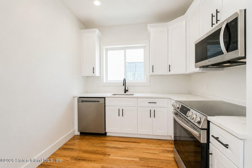An exceptional new construction 6/6 two-family home offering 2 - photo 6