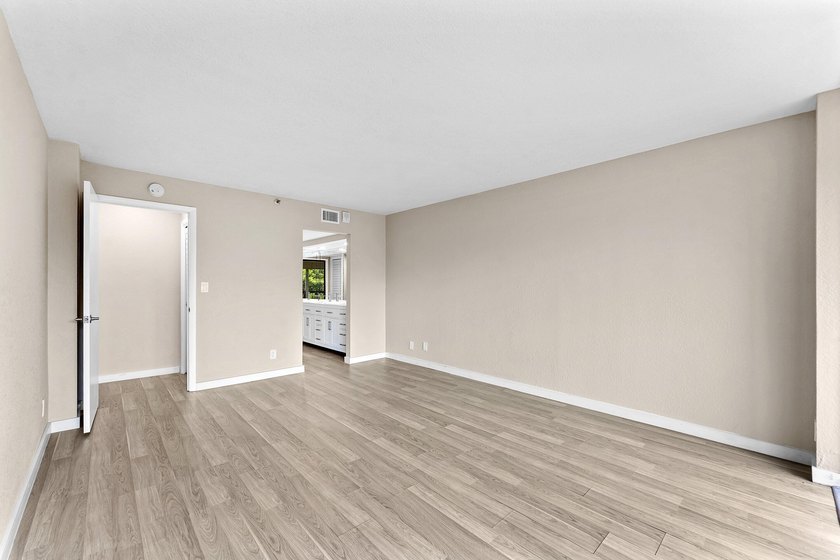 Welcome to this spacious beautifully updated two-bedroom - photo 11