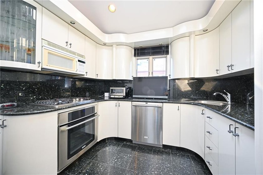 TURNKEY home for sale- Park Ave style home right here in Mill - photo 13