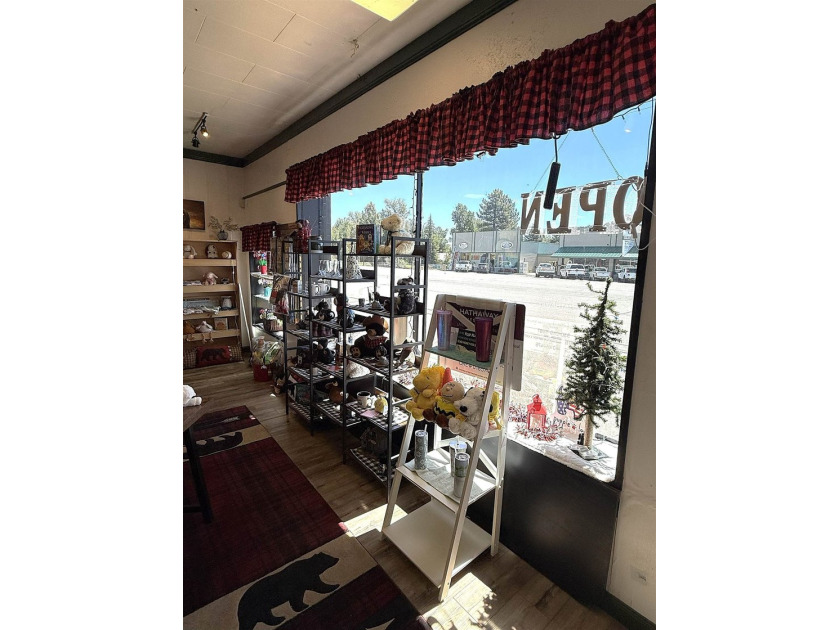 Established turnkey retail business opportunity in the heart of - photo 4