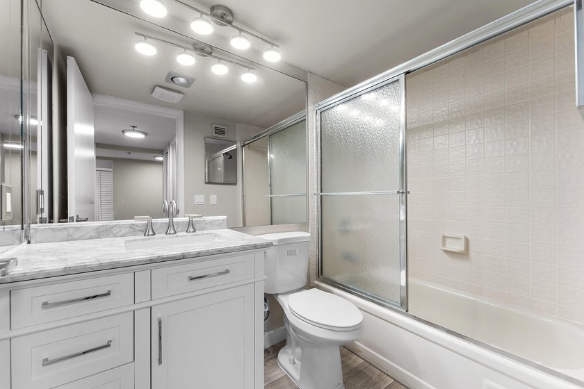 Welcome to this spacious beautifully updated two-bedroom - photo 15