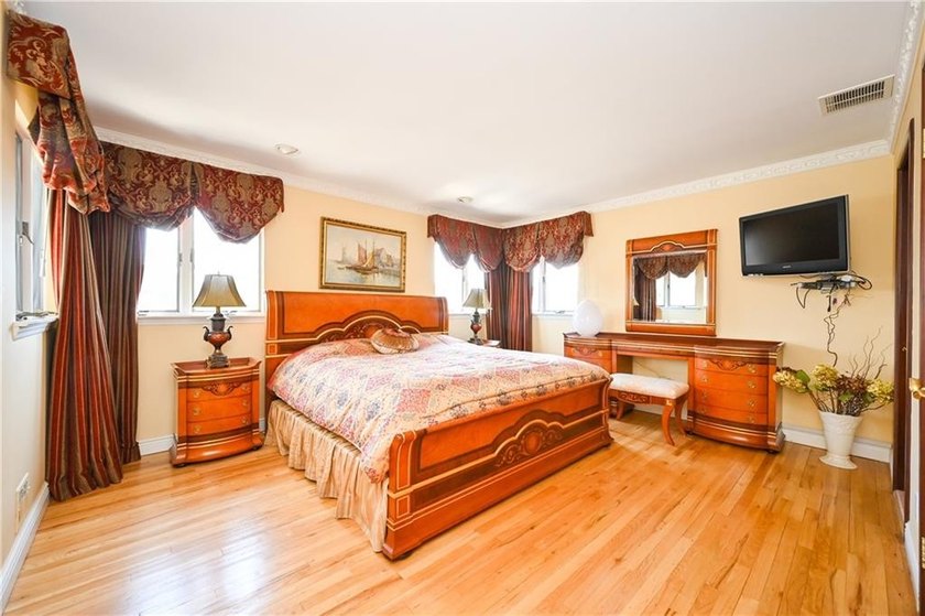 TURNKEY home for sale- Park Ave style home right here in Mill - photo 17