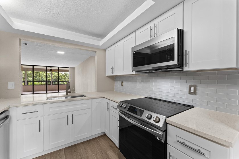 Welcome to this spacious beautifully updated two-bedroom - photo 17