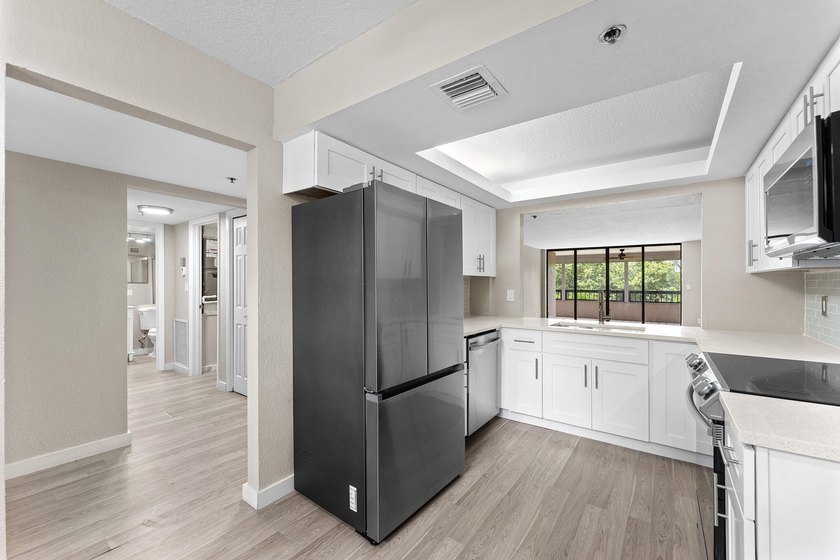 Welcome to this spacious beautifully updated two-bedroom - photo 18