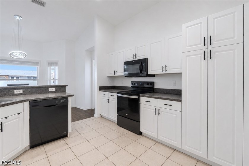 ***SELLER CONTRIBUTION of $10,00 TOWARDS BUYER CLOSING - photo 21