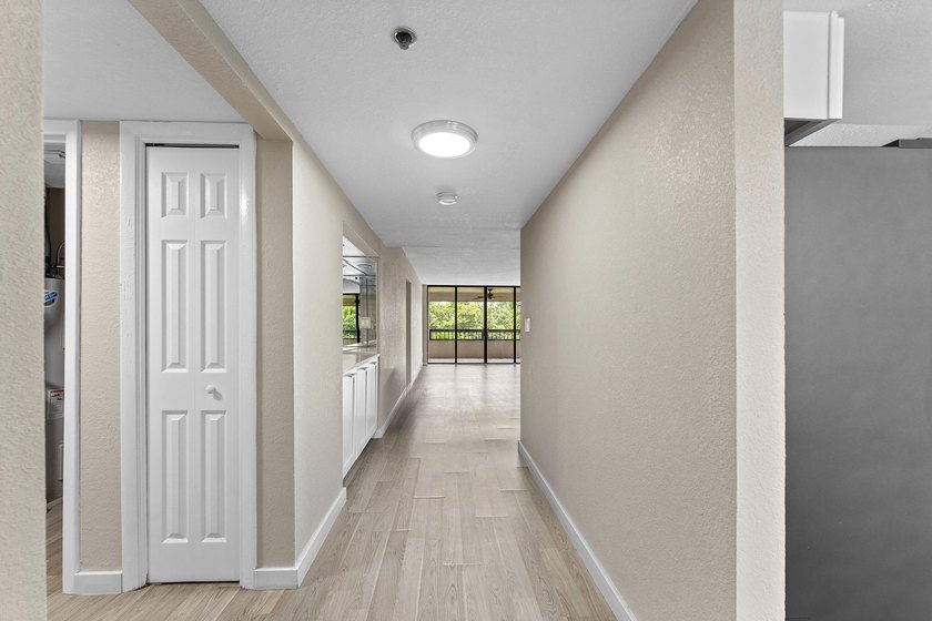 Welcome to this spacious beautifully updated two-bedroom - photo 26