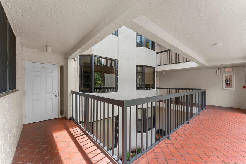 Welcome to this spacious beautifully updated two-bedroom - photo 28