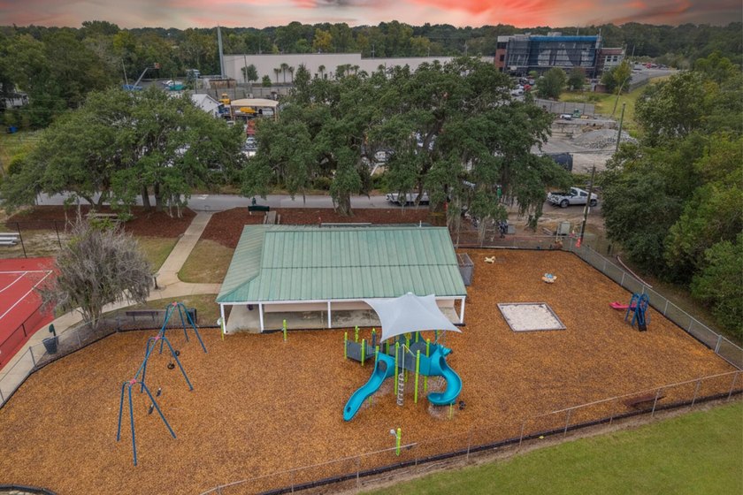 Tucked within Avenue of Oaks, one of West Ashley's most - photo 37