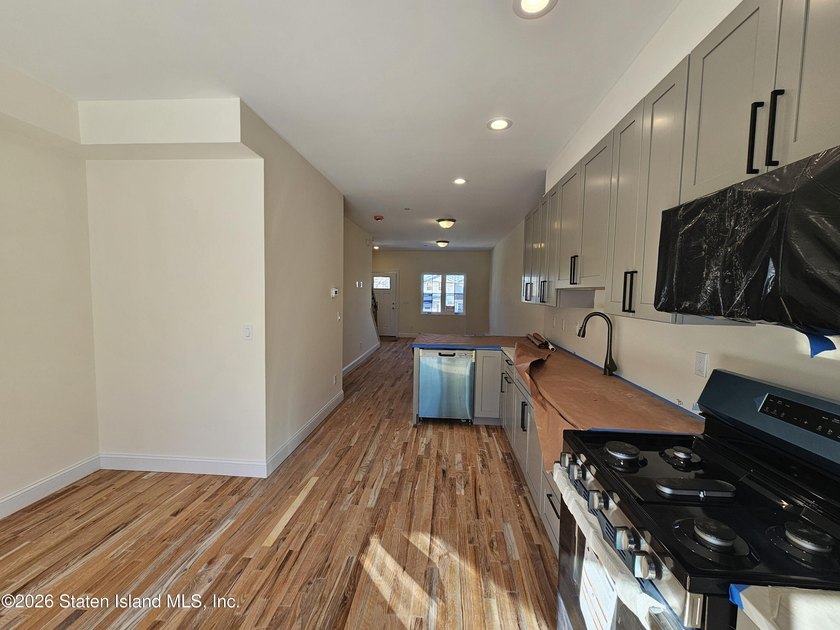 Newly built 3 bedrooms, 3 bathrooms house with lots of day - photo 4