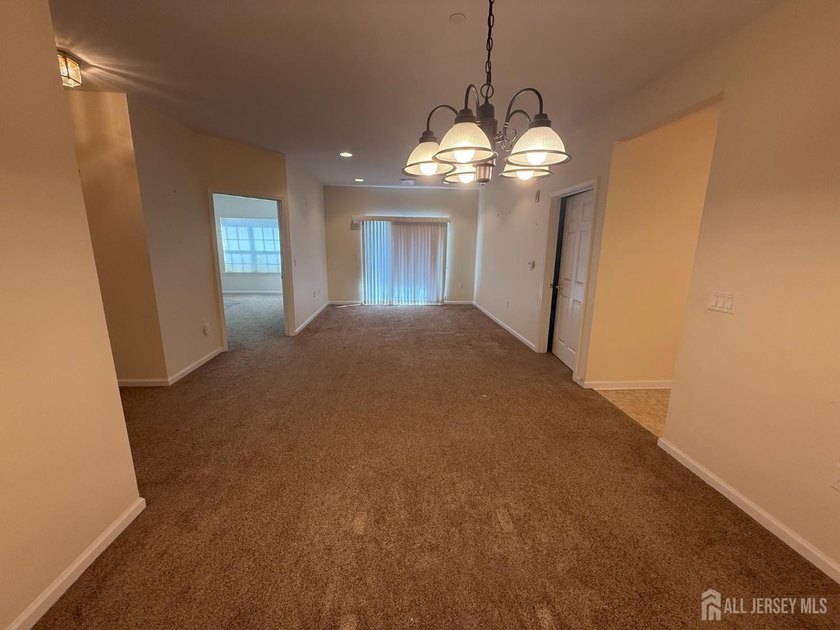 Welcome to this bright and airy Essex model located in the - photo 6