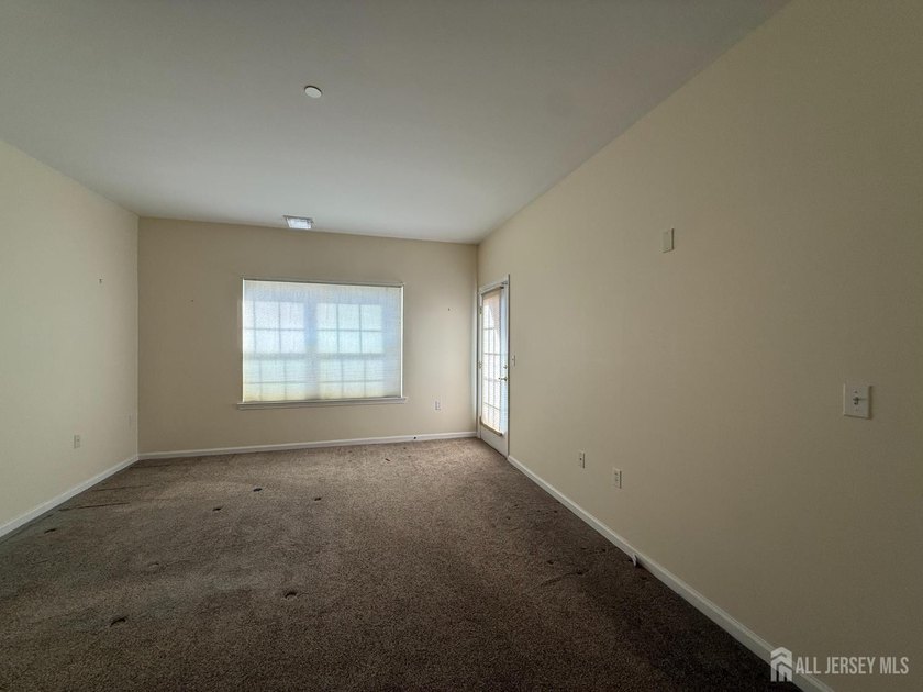 Welcome to this bright and airy Essex model located in the - photo 7