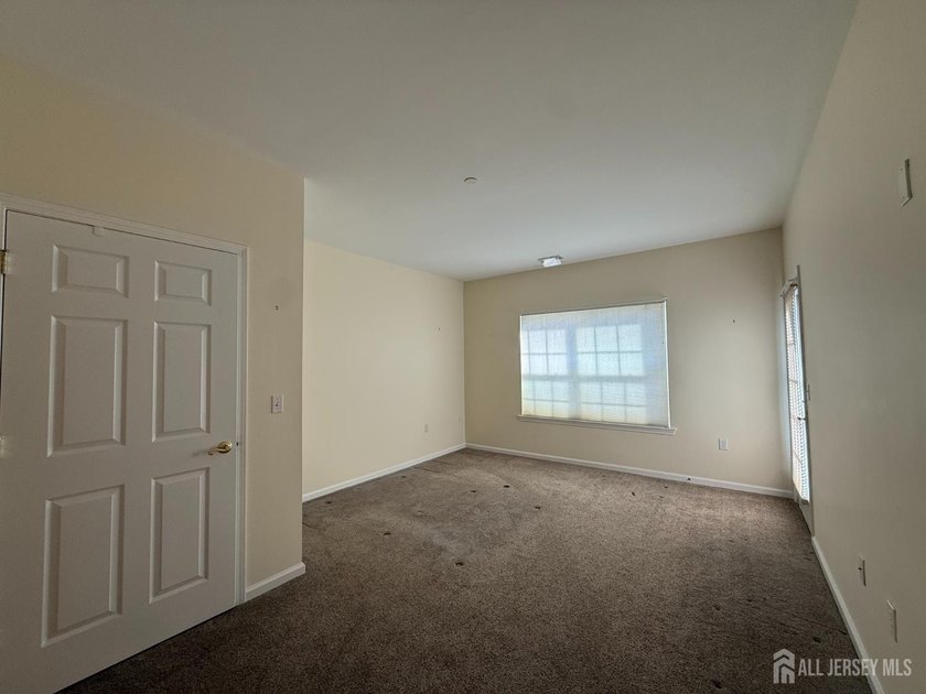 Welcome to this bright and airy Essex model located in the - photo 8