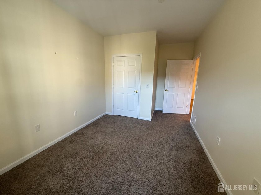 Welcome to this bright and airy Essex model located in the - photo 10