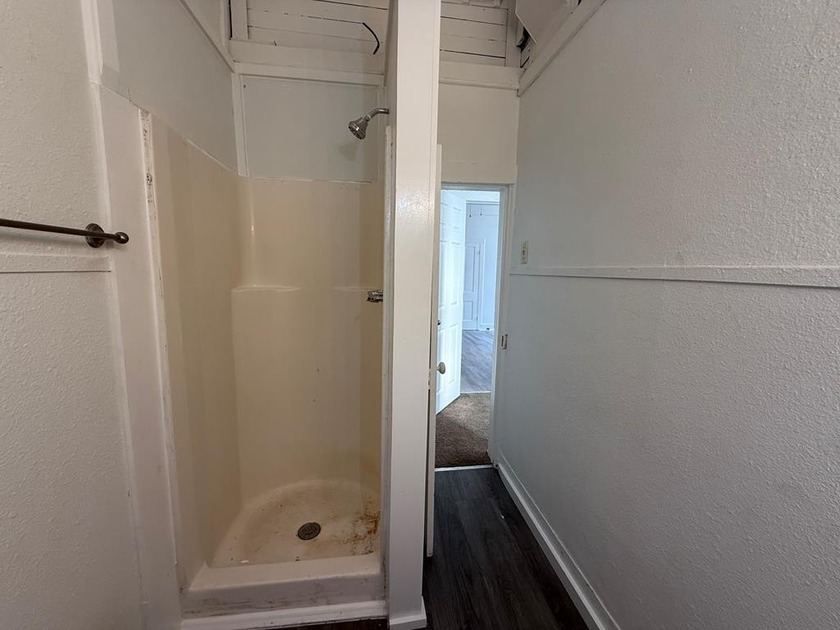 Six unit apartment building with some recent cosmetic remodels - photo 18