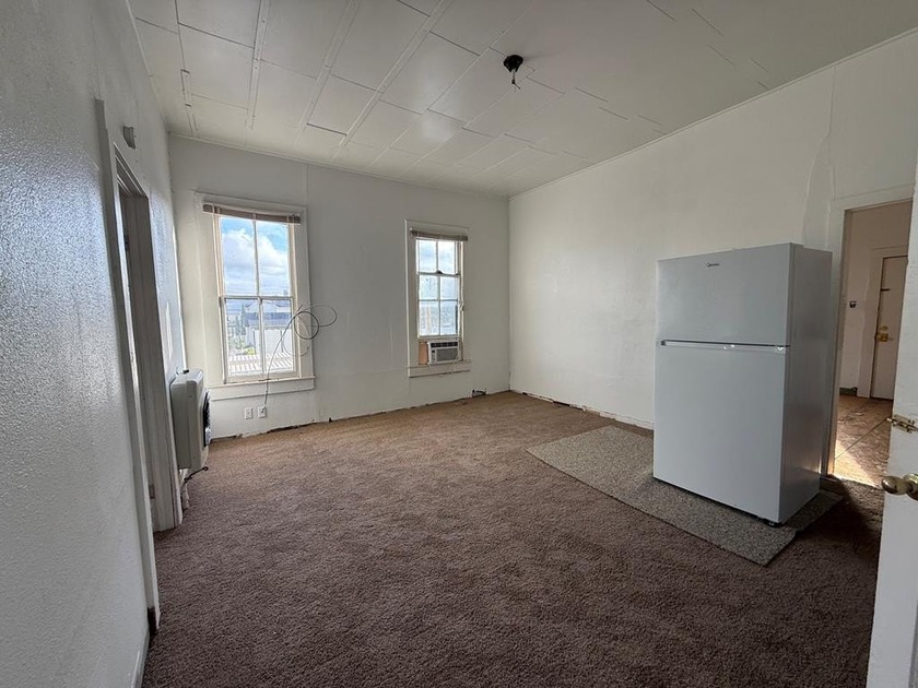 Six unit apartment building with some recent cosmetic remodels - photo 20