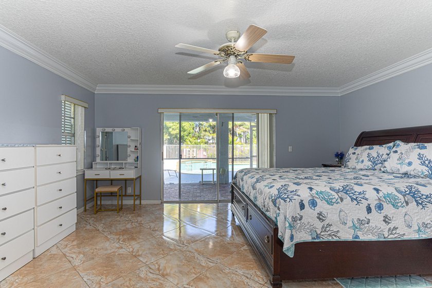 Discover your own private mini equestrian retreat on a spacious - photo 25