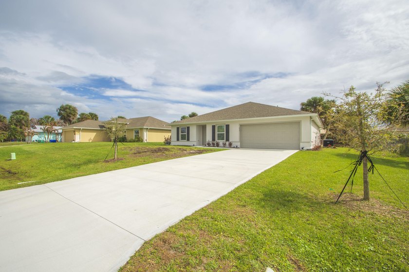 A rare find in the heart of Sebastian Highlands Better than new! - photo 26