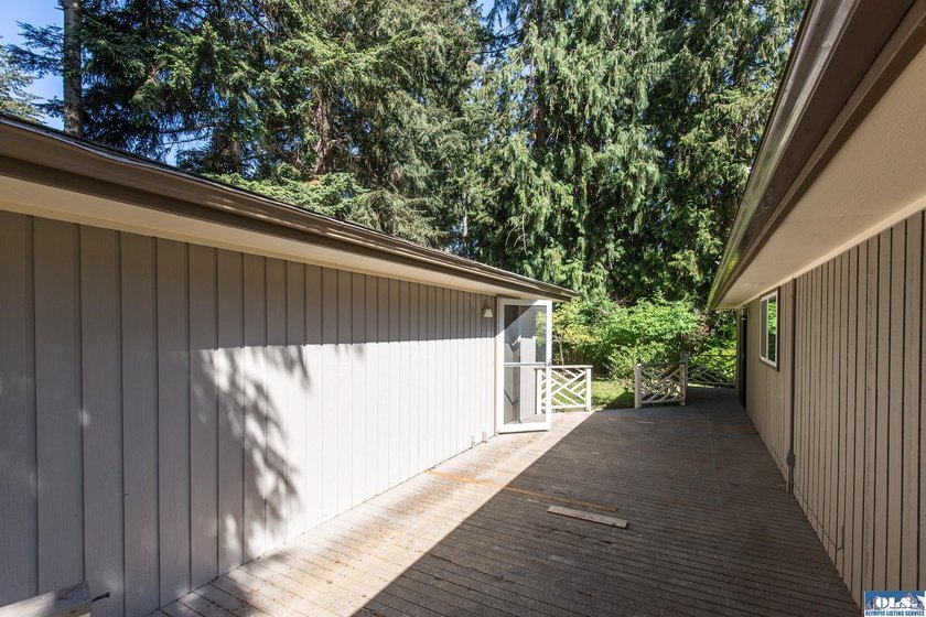 Single story home located on a corner oversized lot in a well - photo 9
