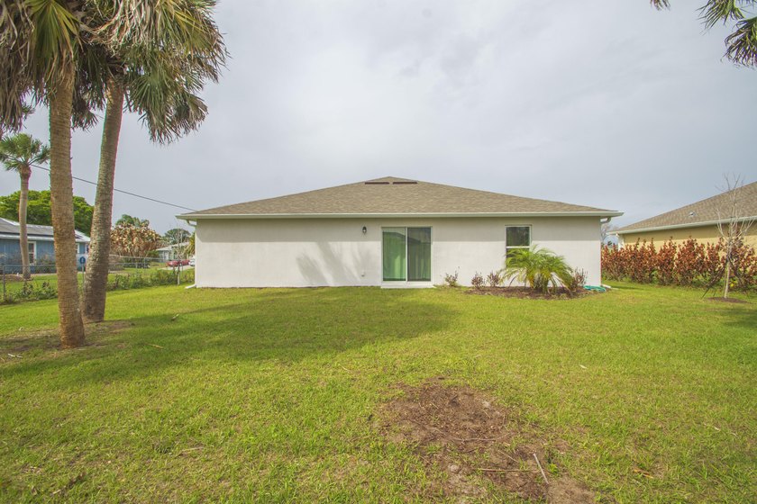 A rare find in the heart of Sebastian Highlands Better than new! - photo 29