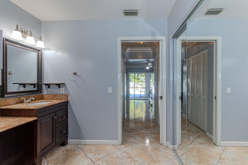 Discover your own private mini equestrian retreat on a spacious - photo 32