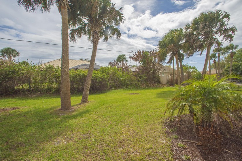 A rare find in the heart of Sebastian Highlands Better than new! - photo 33