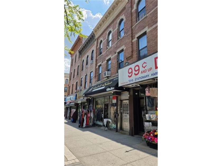Park slope! Mix-used brick building for sale. 2family with a - photo 4