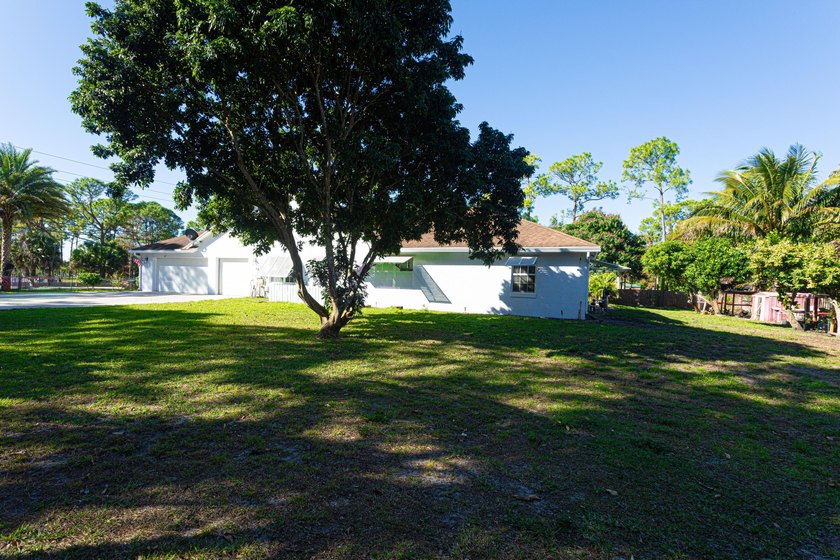 Discover your own private mini equestrian retreat on a spacious - photo 47