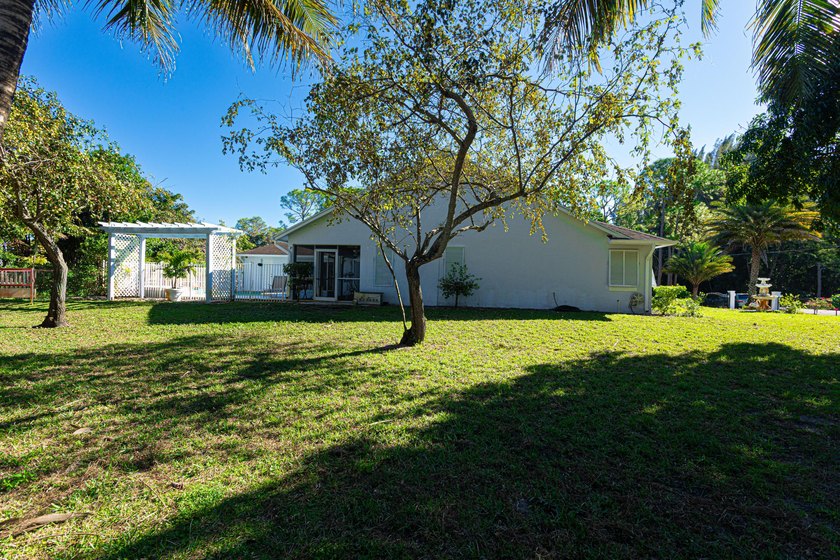 Discover your own private mini equestrian retreat on a spacious - photo 51