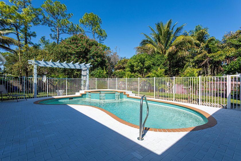 Discover your own private mini equestrian retreat on a spacious - photo 54