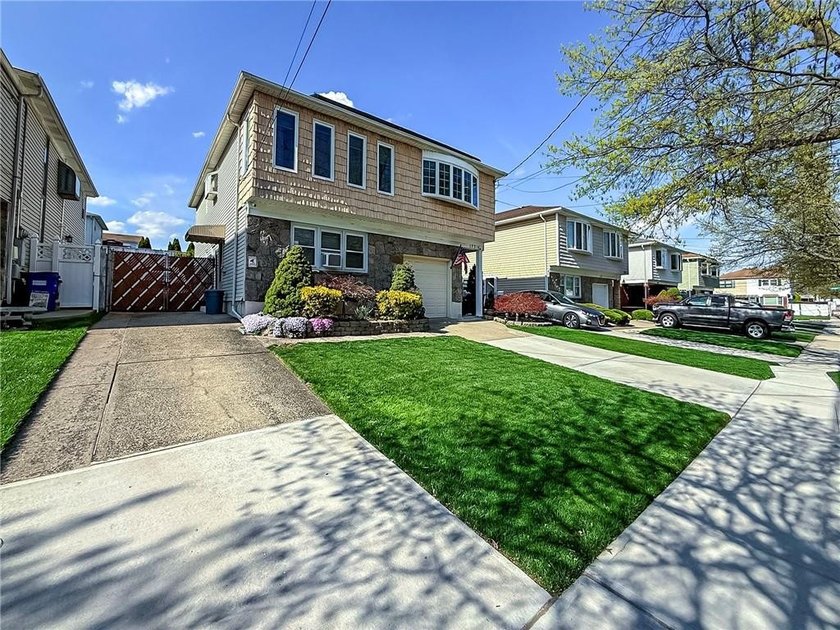 Welcome to this beautifully maintained, bright, and fully - photo 3
