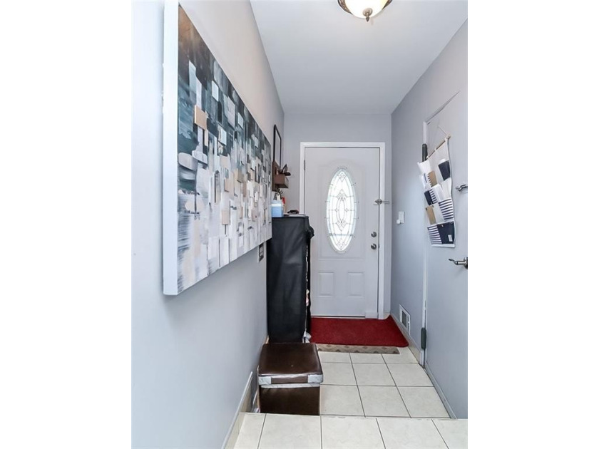 Welcome to this beautifully maintained, bright, and fully - photo 4