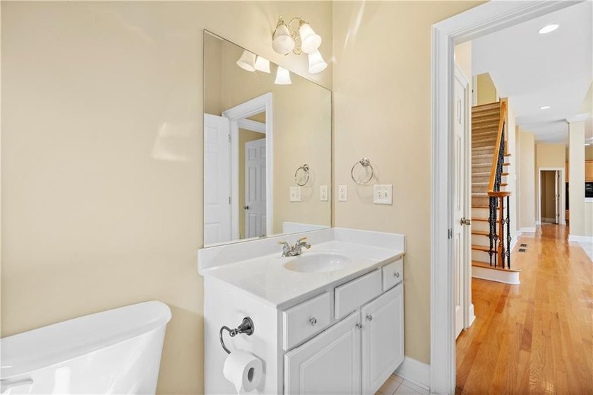 Come see this stunning home in the Parkside Section of Hamilton - photo 23