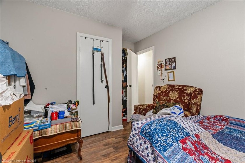 Nicely landscaped, well maintained starter home, on a corner lot - photo 23